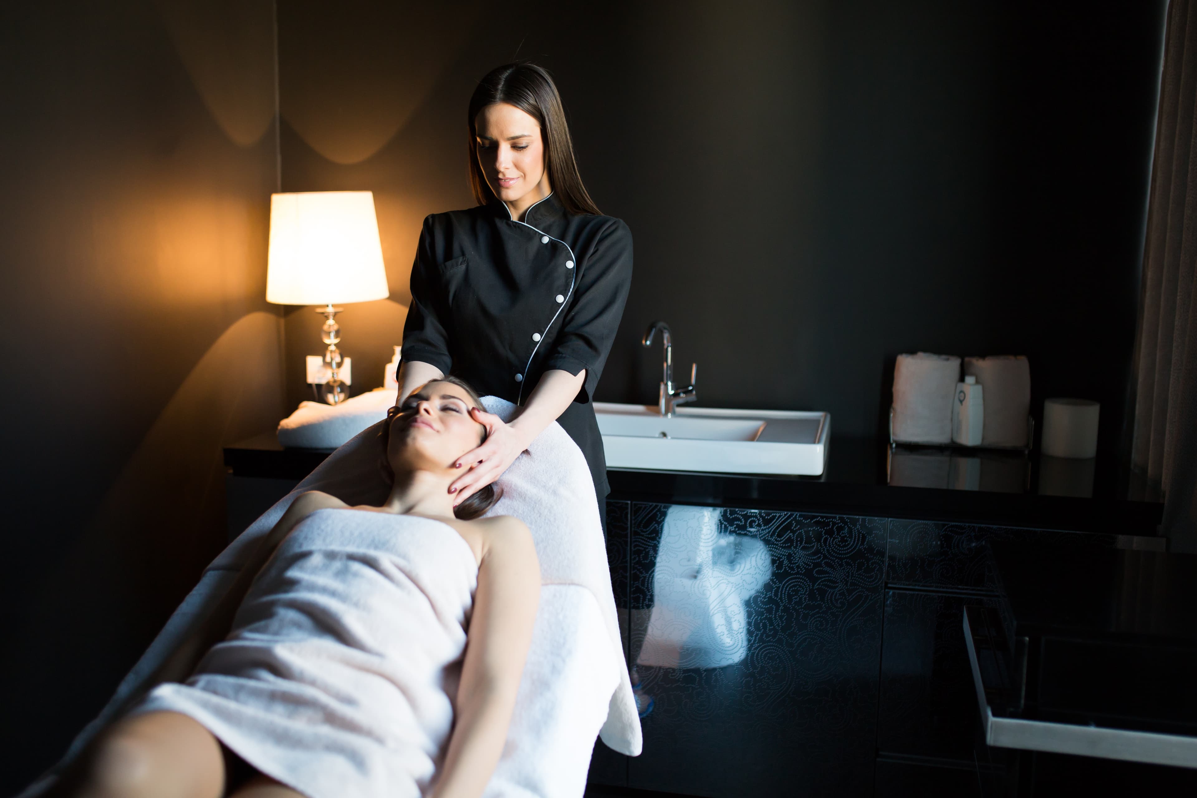 Swedish Massage vs Deep Tissue Massage