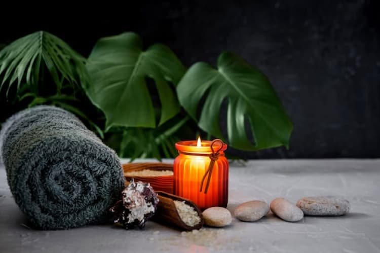 Essential oils used for aromatherapy massage in Noida