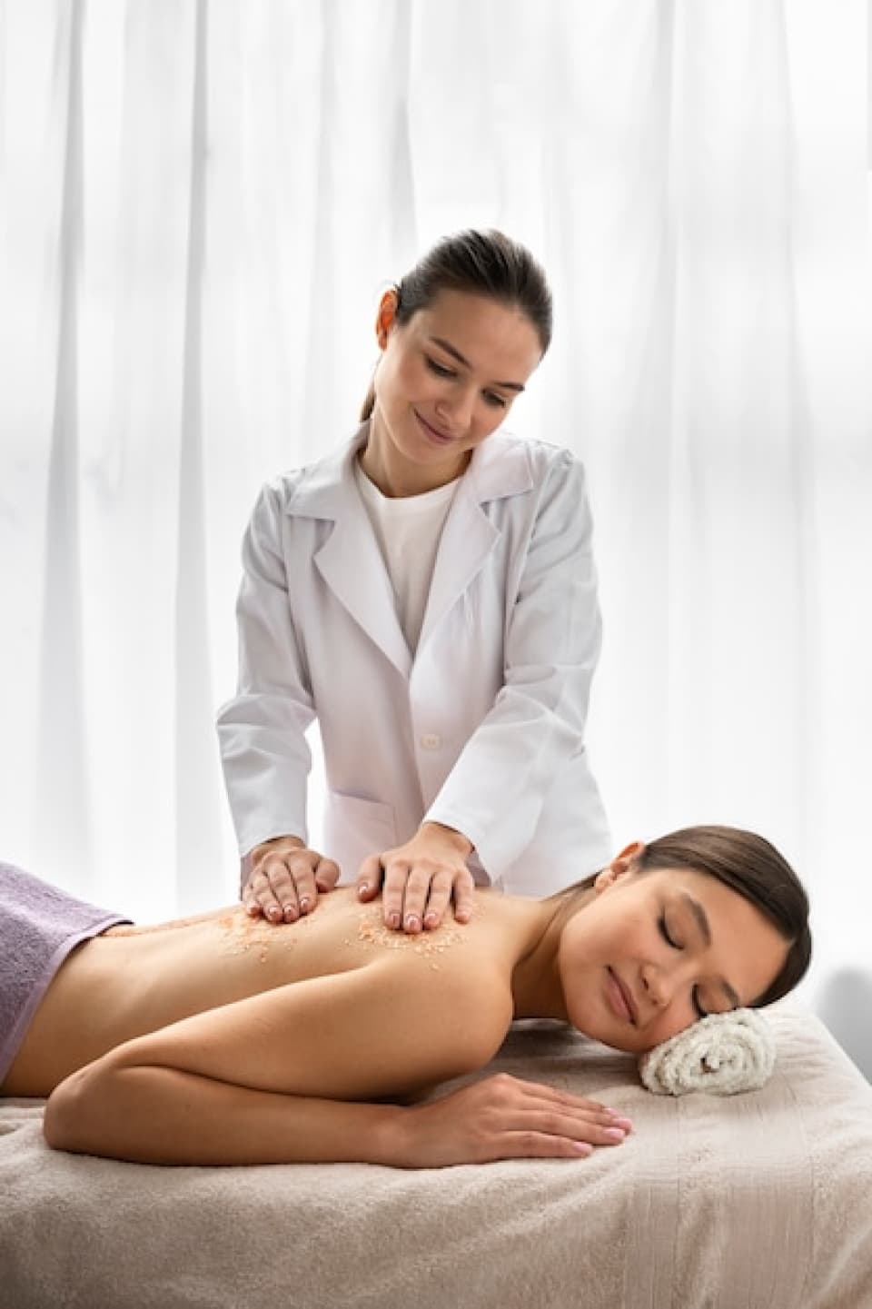 Full body massage session in Aerocity