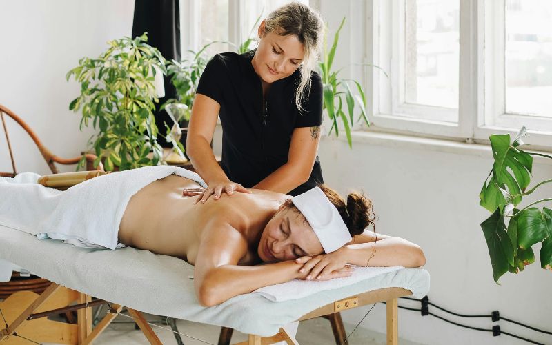 Therapist giving a massage at our spa in Defence Colony